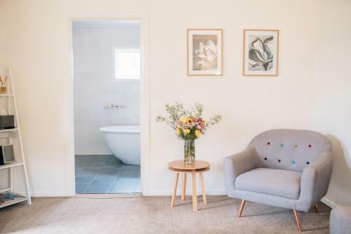Bed & Breakfast Tomfoolery Winemaker's Cottage Barossa Valley