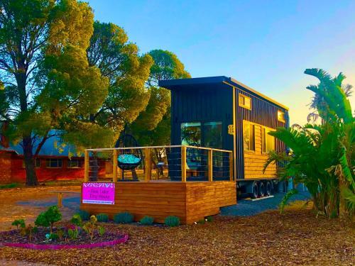 The Pink Lake Tiny House - 'sakura'