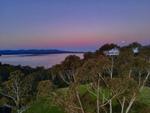 Farm Stay & Iconic Water Views - 32 Zachary Drive