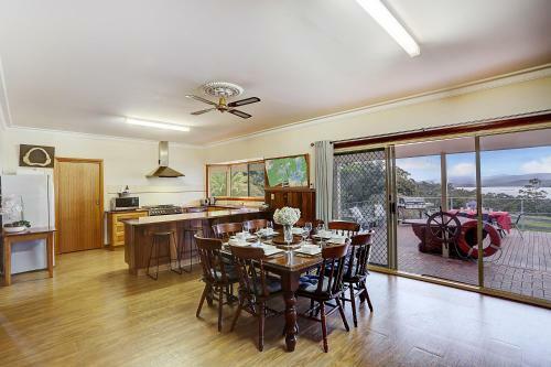 Farm Stay & Iconic Water Views - 32 Zachary Drive
