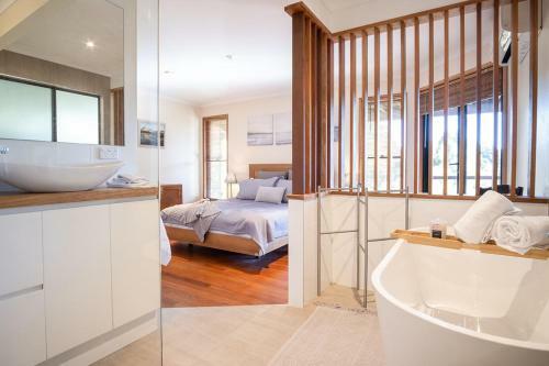 Escape To The Maleny Hinterland This Winter - Pizza Oven, Fireplace, Firepit