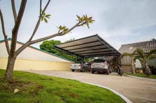 Baan Khao Noi Pool Villas