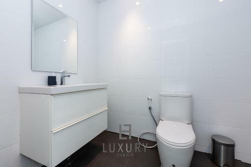 Modern 4 Bedroom Pool Villa - Vy