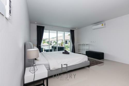 Modern 4 Bedroom Pool Villa - Vy