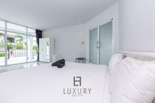 Modern 4 Bedroom Pool Villa - Vy