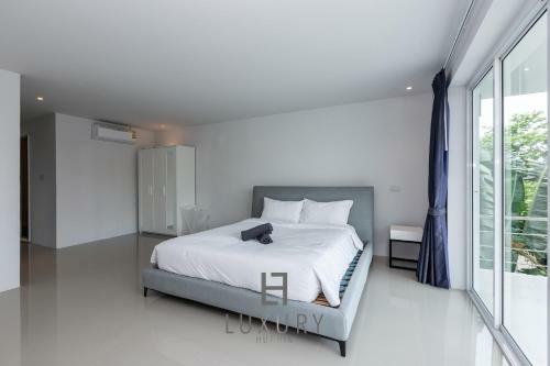 Modern 4 Bedroom Pool Villa - Vy