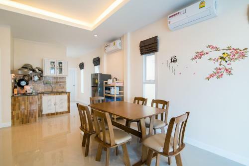 Baan Bussarin Pool Villa Huahin88