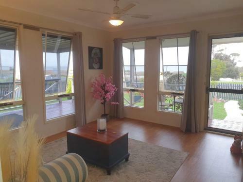 Unwind At Milang Lakefront Retreat