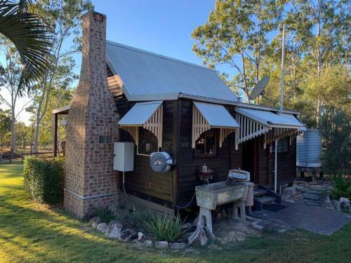 Saddleback Country Cabins. Near Gin Gin