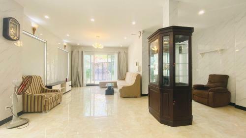 Villa Long Cung B1.5 H� Huy T?p