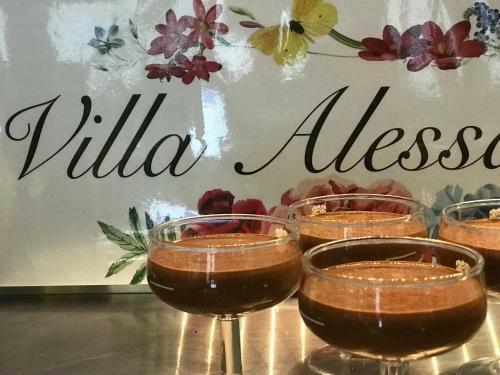 Hostal Villa Alessandra Rooms & Restaurant