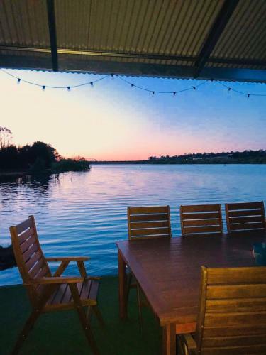 Apartamento Shack Built Over The Murray River