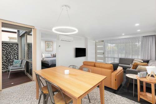 City Courtyard One Apartment
