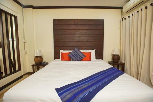 Sunny V Hotel