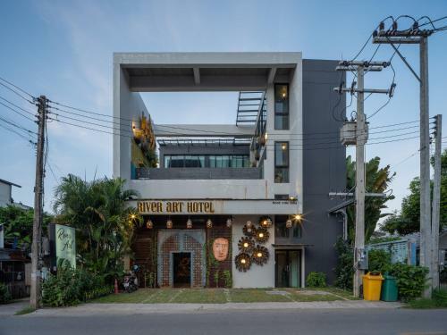 River Art Hotel