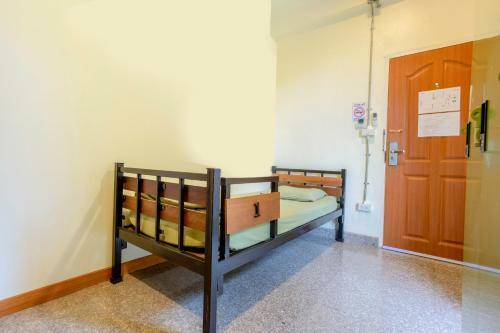 Hotel Vaccinated Staff - Oyo 928 Leaf Hostel