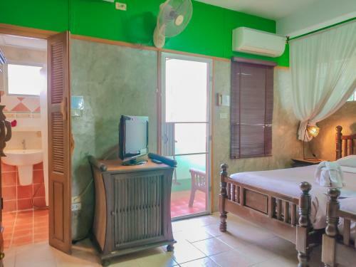 Bed & Breakfast Awana House