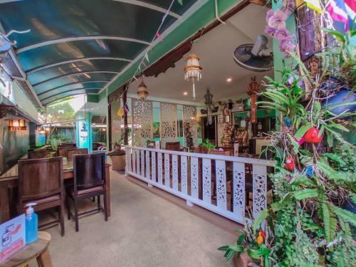 Bed & Breakfast Awana House
