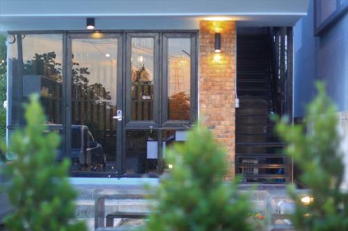 Hostal The Nichehome Waterside Living