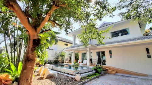 Zerene Garden Pool Villa