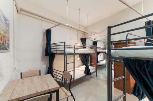 Hotel Oyo 724 Green Light Cafe&bed Hostel