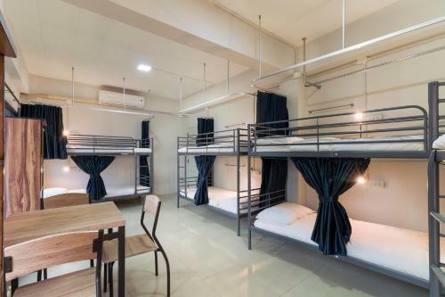 Hotel Oyo 724 Green Light Cafe&bed Hostel