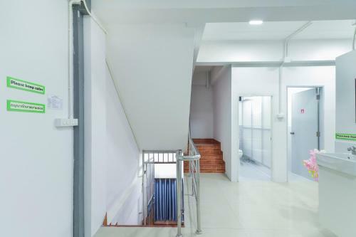 Hotel Oyo 724 Green Light Cafe&bed Hostel