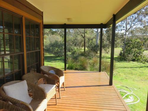 Cedar Cottage Nelson-2 Acre Retreat