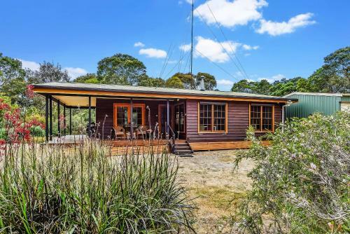 Cedar Cottage Nelson-2 Acre Retreat