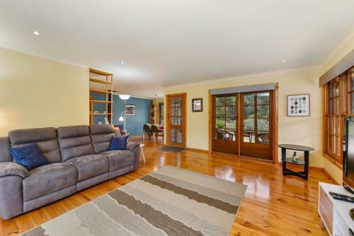 Cedar Cottage Nelson-2 Acre Retreat
