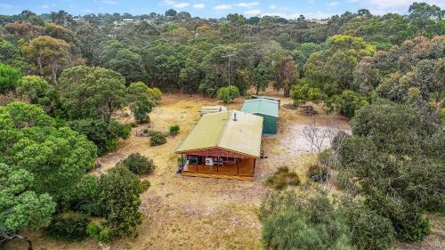Cedar Cottage Nelson-2 Acre Retreat