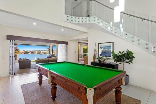 Amazing Canal House With Private Jetty, Gym And Pool
