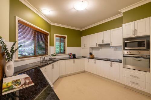 Spacious Mudgee Getaway, Great Entertaining Space