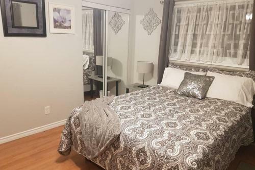 Sarnia Central Six - Big 6 Br 2 Ba - Patio And Bbq