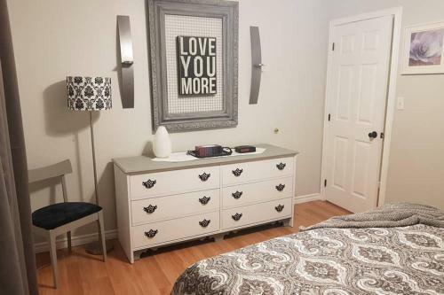 Sarnia Central Six - Big 6 Br 2 Ba - Patio And Bbq
