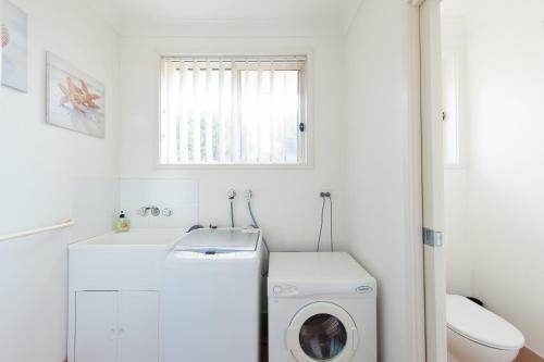 7b Achilles Street, Nelson Bay - White Waves