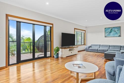 Oceans 19 Views / Spa Bath / Fire Place / Nelson Bay