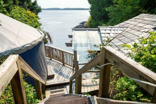 Maison Tofino - Oceanfront Home Steps To Downtown