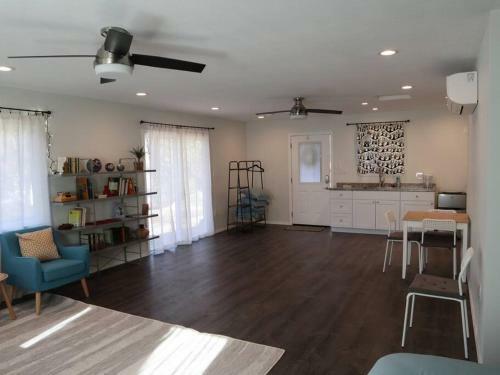 New Studio Near Yosemite With AC And Kitchen