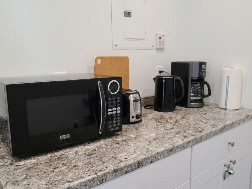 New Studio Near Yosemite With AC And Kitchen