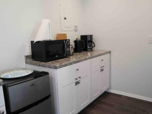 New Studio Near Yosemite With AC And Kitchen
