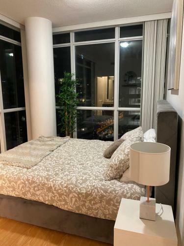 Apartamento Toronto Cn Tower Maple Leaf Square Luxurious 2 Bedroom Condo