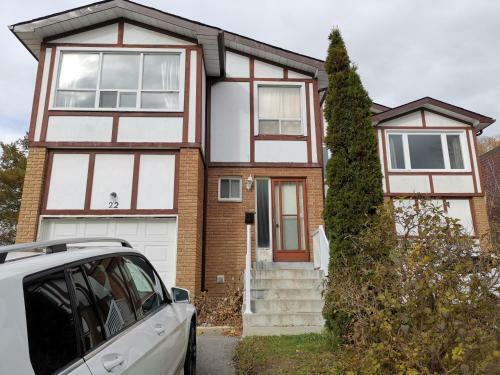 Hostal Newly Renovated Queen Bed Private Room Full Kitchen Backyard W/deck North York