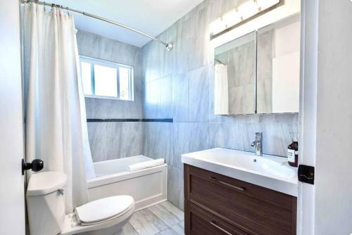 Lovely Home 10 Minutes To Downtown !!!