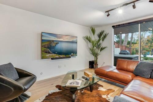 Waters Edge, 2 Bed Gorge Waterfront Suite