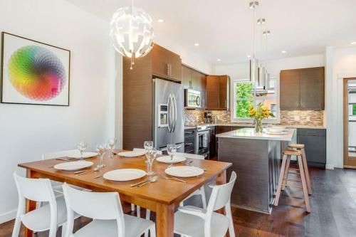 Cedar Hill Sunlit Stay - Bright Spacious & Modern