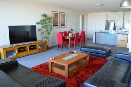 3br Apartment At Victoria Tower Southbank
