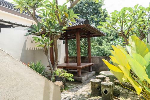 Hostal Gumitish Guest House Singaraja