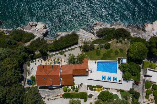 5 Bedroom Villa With Private Pool