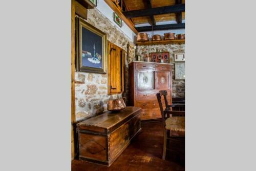 Villa Pontinos Old House